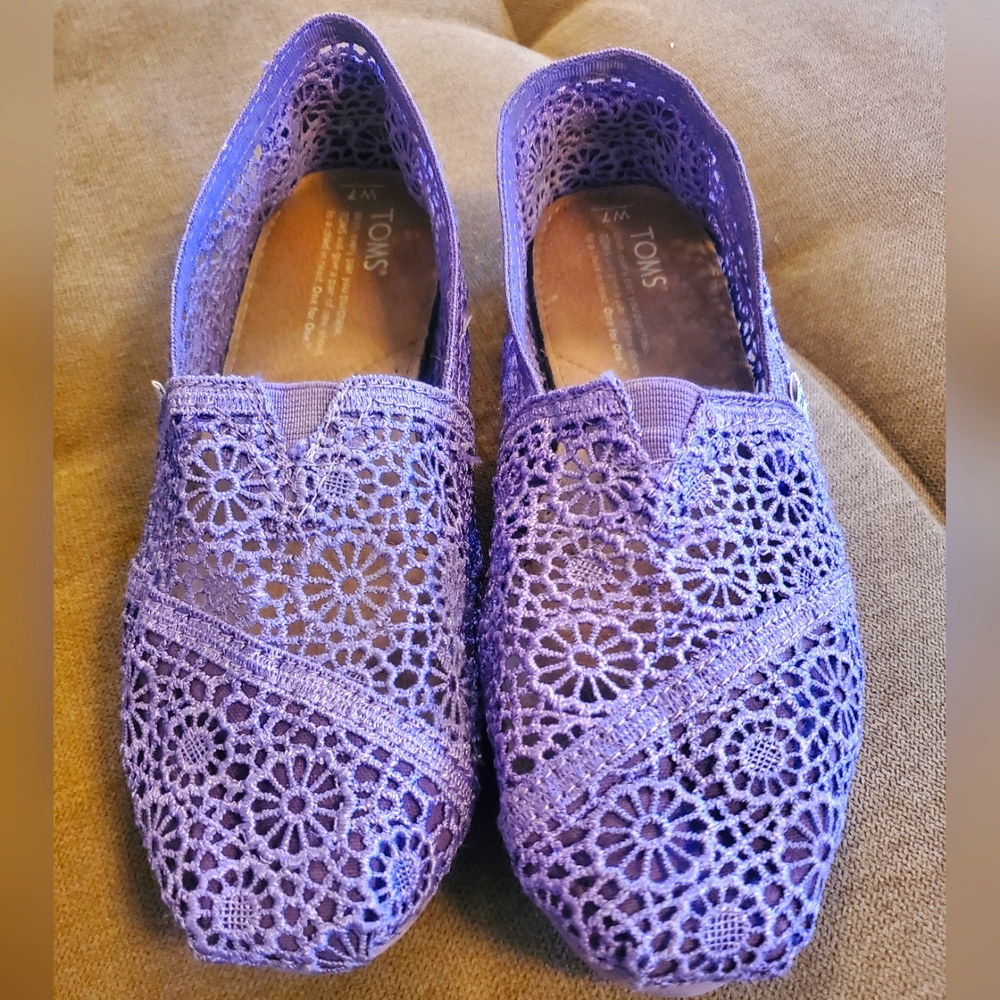 TOMS Purple Lace crochet floral Flats Slip on Shoes Women’s Size W7
